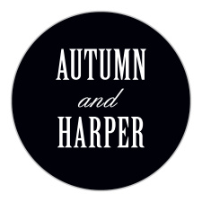 Embellish your wedding stationery with the sophistication of the Antique Elegance Stickers. 