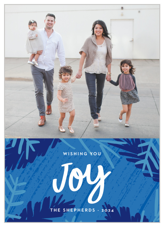 A perfect play of modern and classic, the Minty Leaves Holiday Cards are a wonderful way for you to let your loved ones know you're thinking of them this holiday season.