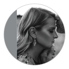 Our Vintage Portrait Wedding Arch Stickers are the best way to seal the envelopes that will be sent to your close friends and family.