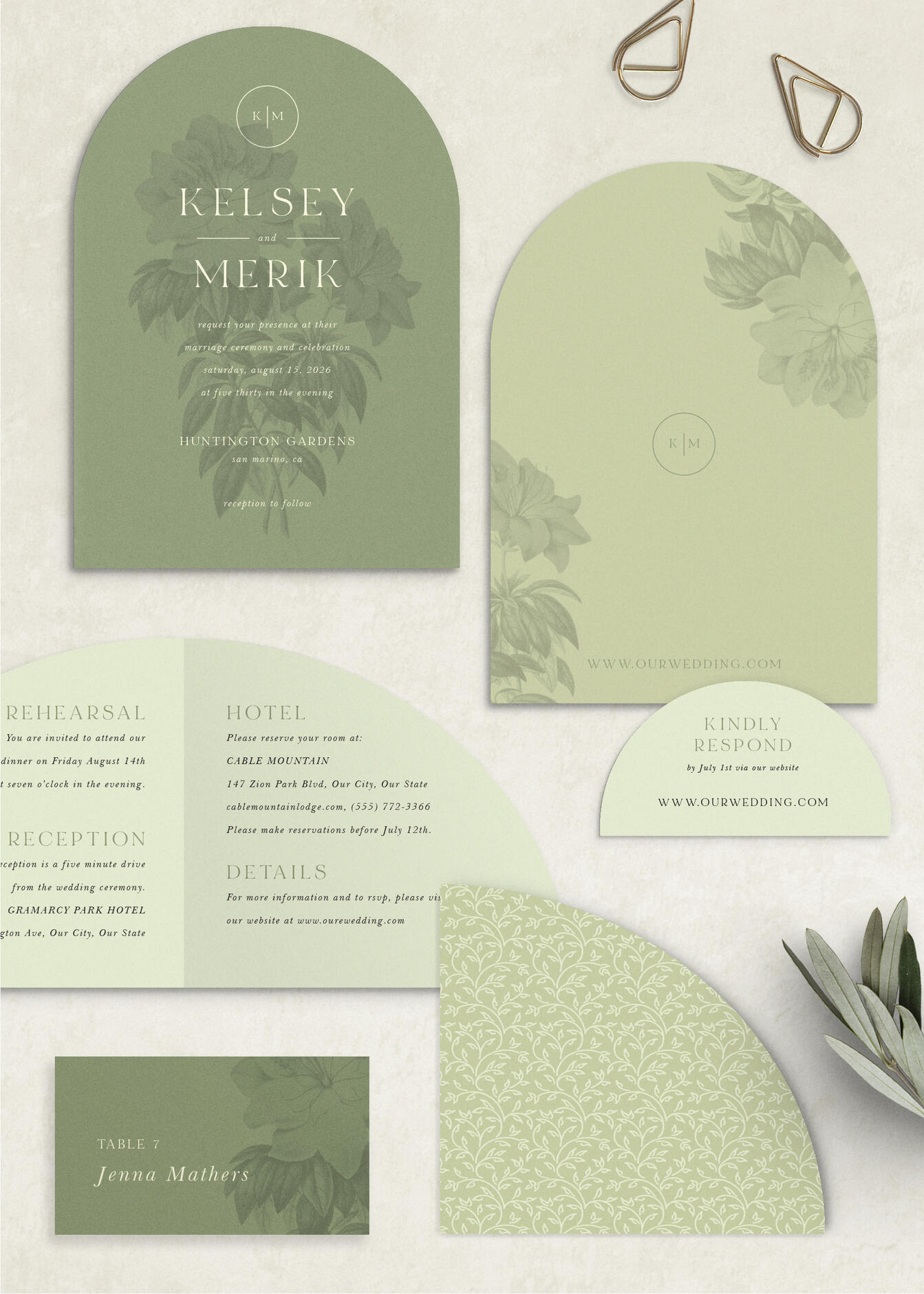 Surround yourself with family and friends on your big day when you send out our Botanique Elegance Wedding Arch Invitations.