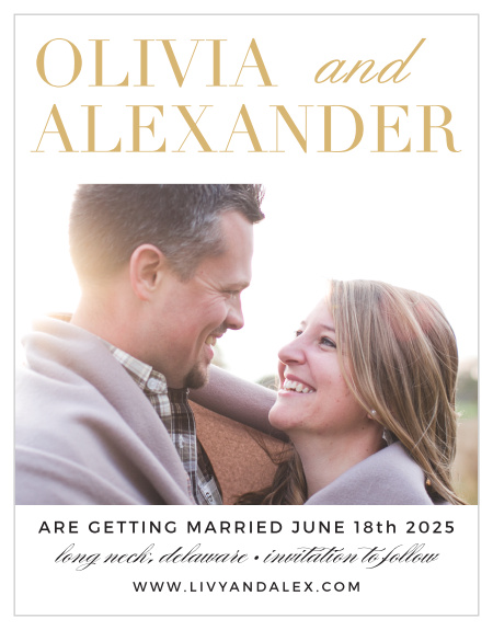 The Typography Foil save-the-date is a chic use of typography and Art Deco influences make it a sumptuous card sure to impress your guests. With clean lines and a tasteful use of whitespace, these cards achieve opulence without the fuss.